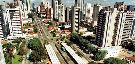 Curitiba (PR): 100% dos táxis devem rodar em horários de pico