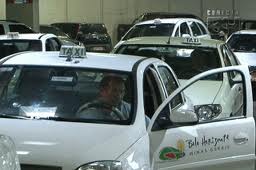 Belo Horizonte (MG): Táxis driblam Mineirão cheio